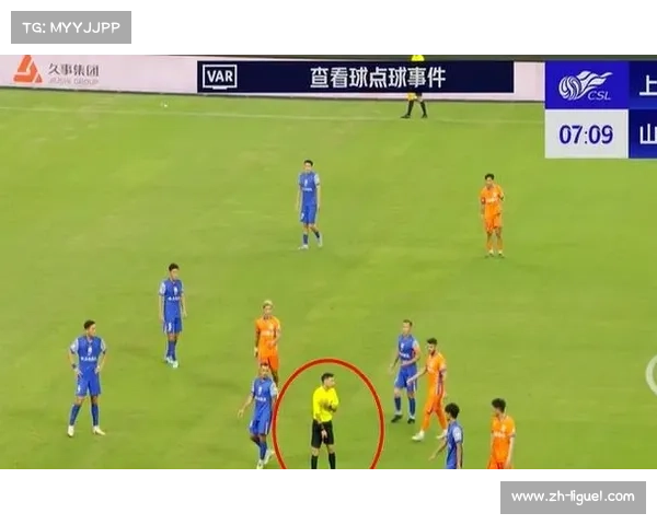 VAR回放确认点球判罚,比赛中断三分钟 VAR回放确认点球判罚,比赛中断三分钟