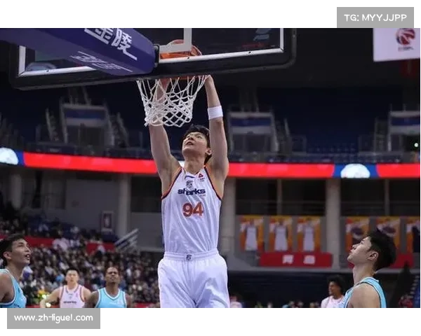 上海队首节33-8击溃青岛，九连胜期间攻防效率均衡提升